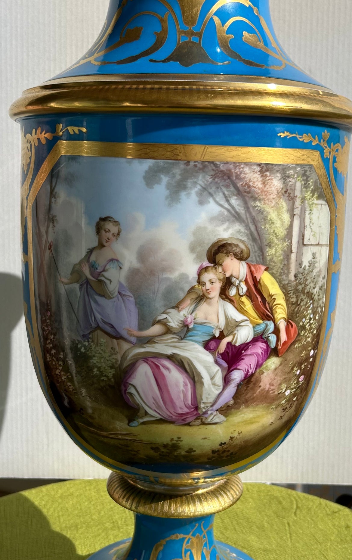 Exceptional Vase of Sevrés with Painting and Gilding
France, mid-19th century
Height: 62 cm