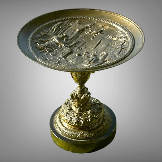Antique decorative bowl in cast and chased bronze, designed for serving fruits or sweets.