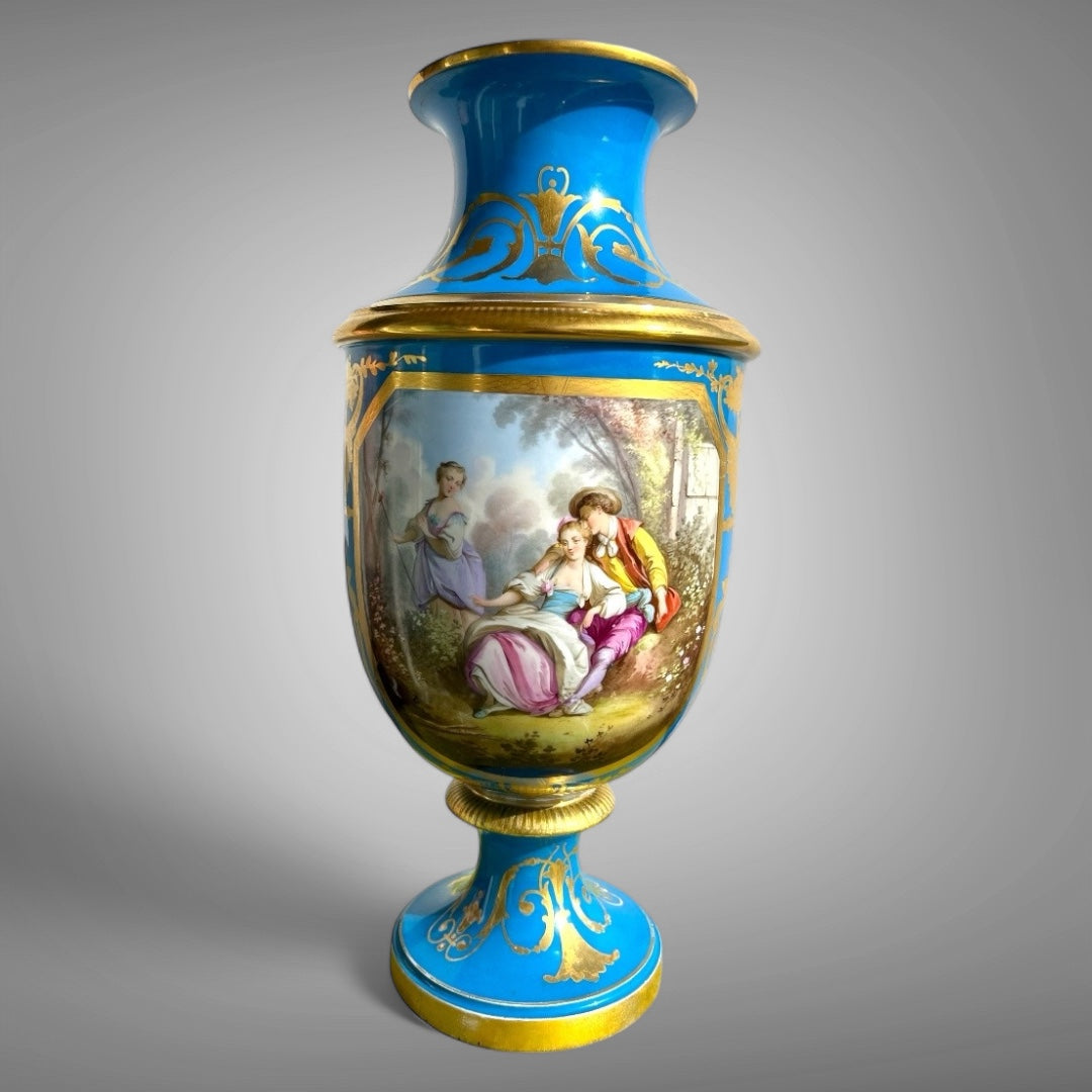Exceptional Vase of Sevrés with Painting and Gilding
France, mid-19th century
Height: 62 cm