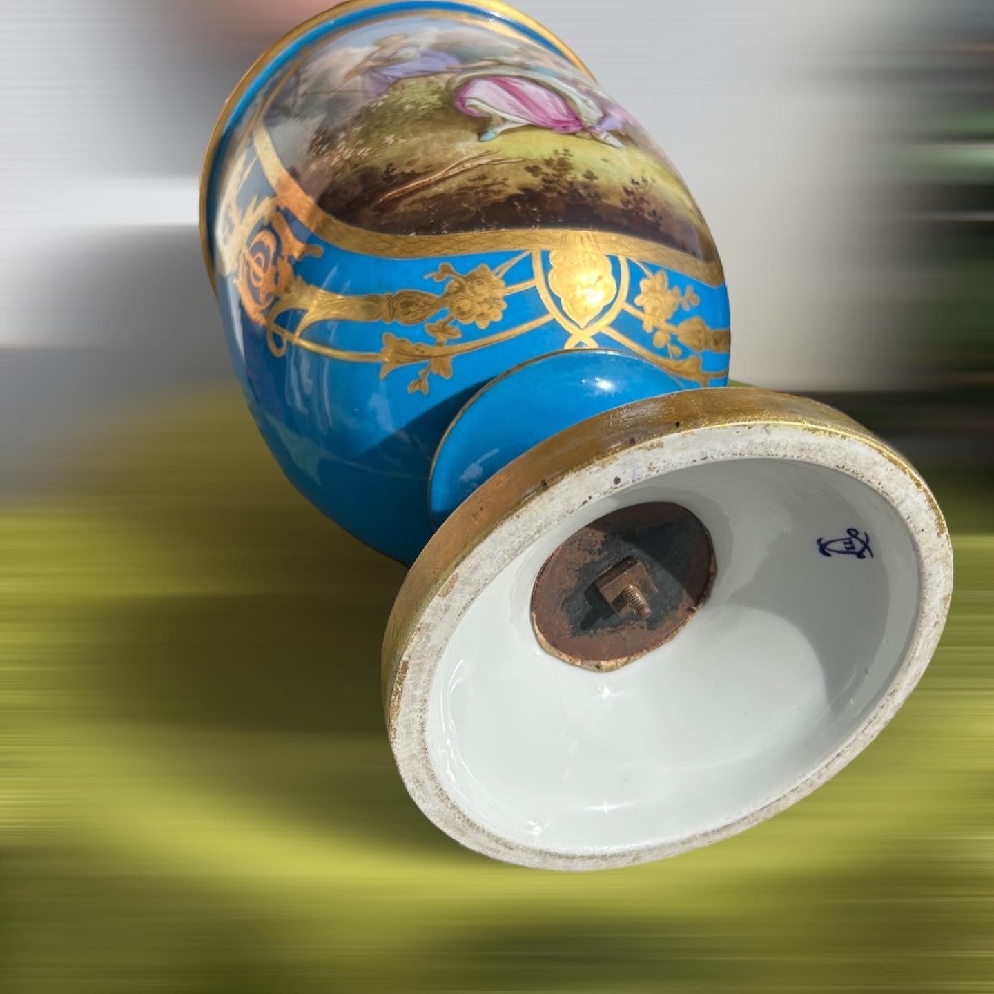 Exceptional Vase of Sevrés with Painting and Gilding
France, mid-19th century
Height: 62 cm