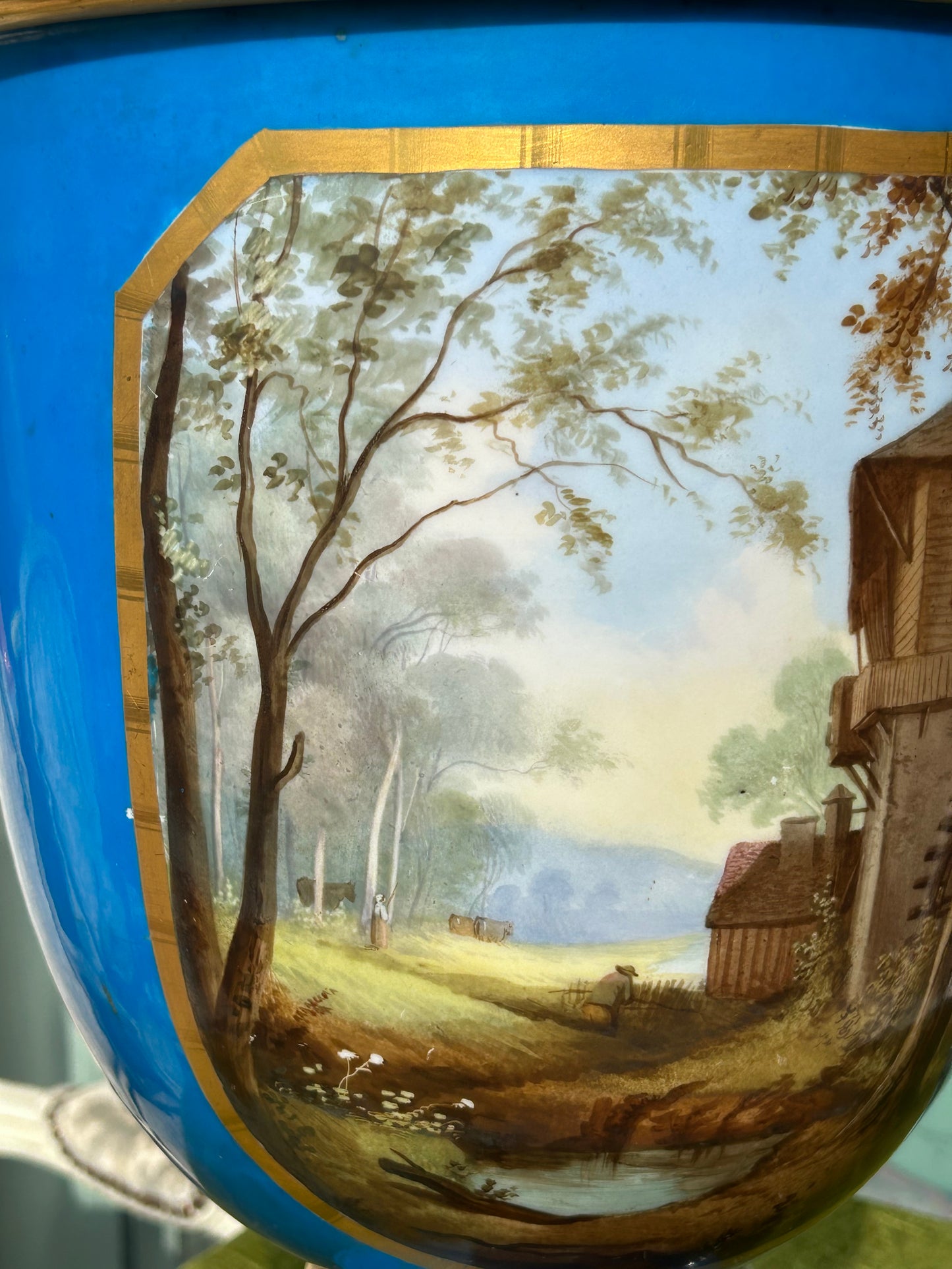 Exceptional Vase of Sevrés with Painting and Gilding
France, mid-19th century
Height: 62 cm