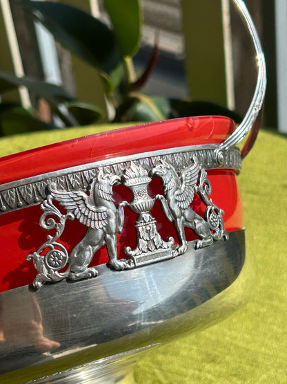 A bright and original basket for fruit or flowers — a striking accent for your table setting!
Crystal, silver-plated, France