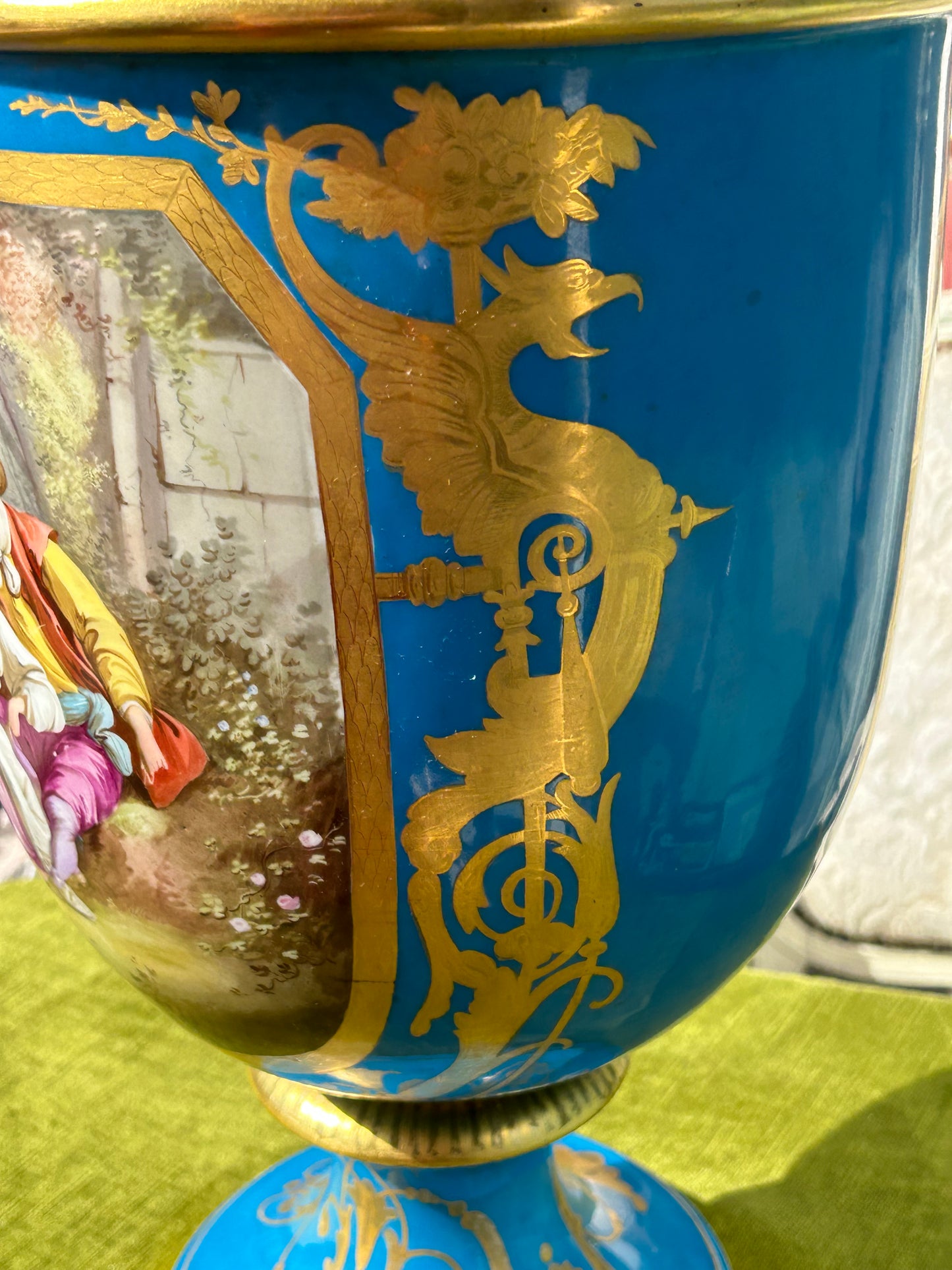 Exceptional Vase of Sevrés with Painting and Gilding
France, mid-19th century
Height: 62 cm