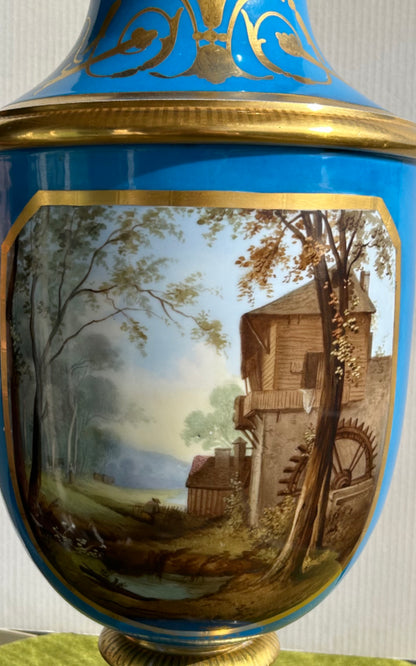 Exceptional Vase of Sevrés with Painting and Gilding
France, mid-19th century
Height: 62 cm